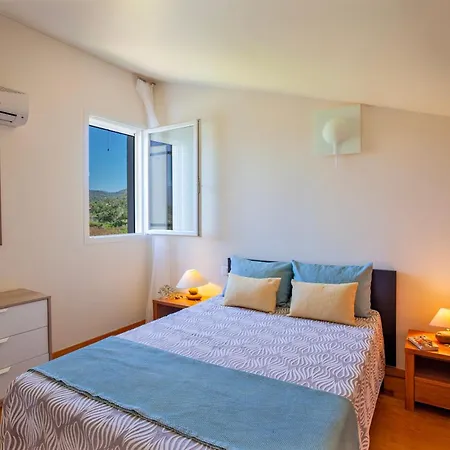 Agula Mora * Леччи