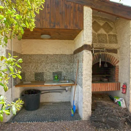 Agula Mora فيلة